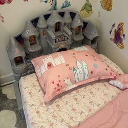 Twin Castle Bed 