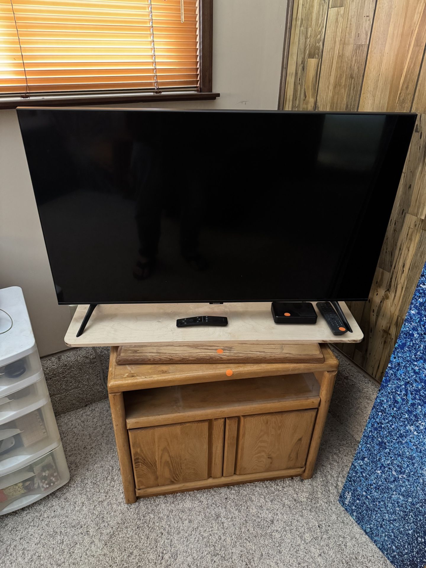 43” Samsung TV (like new!)