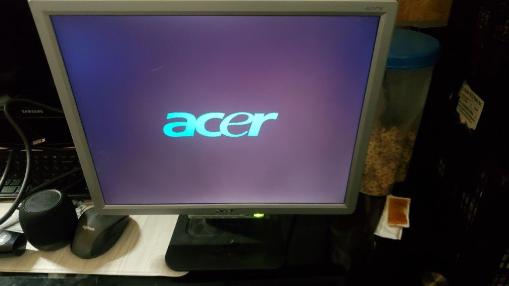Acer Desktop Monitor for Home Office Computer 17 Inch 16:9 Resoultion