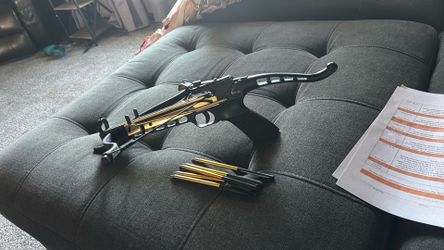Mini crossbow with arrows