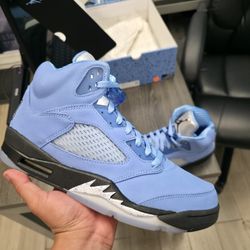 Jordan 5 University Blue UNC SIZE 9.5 men