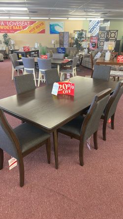 🚨Going out of Business!🚨 Brand New Table W/ 6 Chairs!