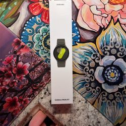 Samsung Galaxy 7  44mm Green  + Cellular LTE + GPS Watch NEVER WORN IN BOX