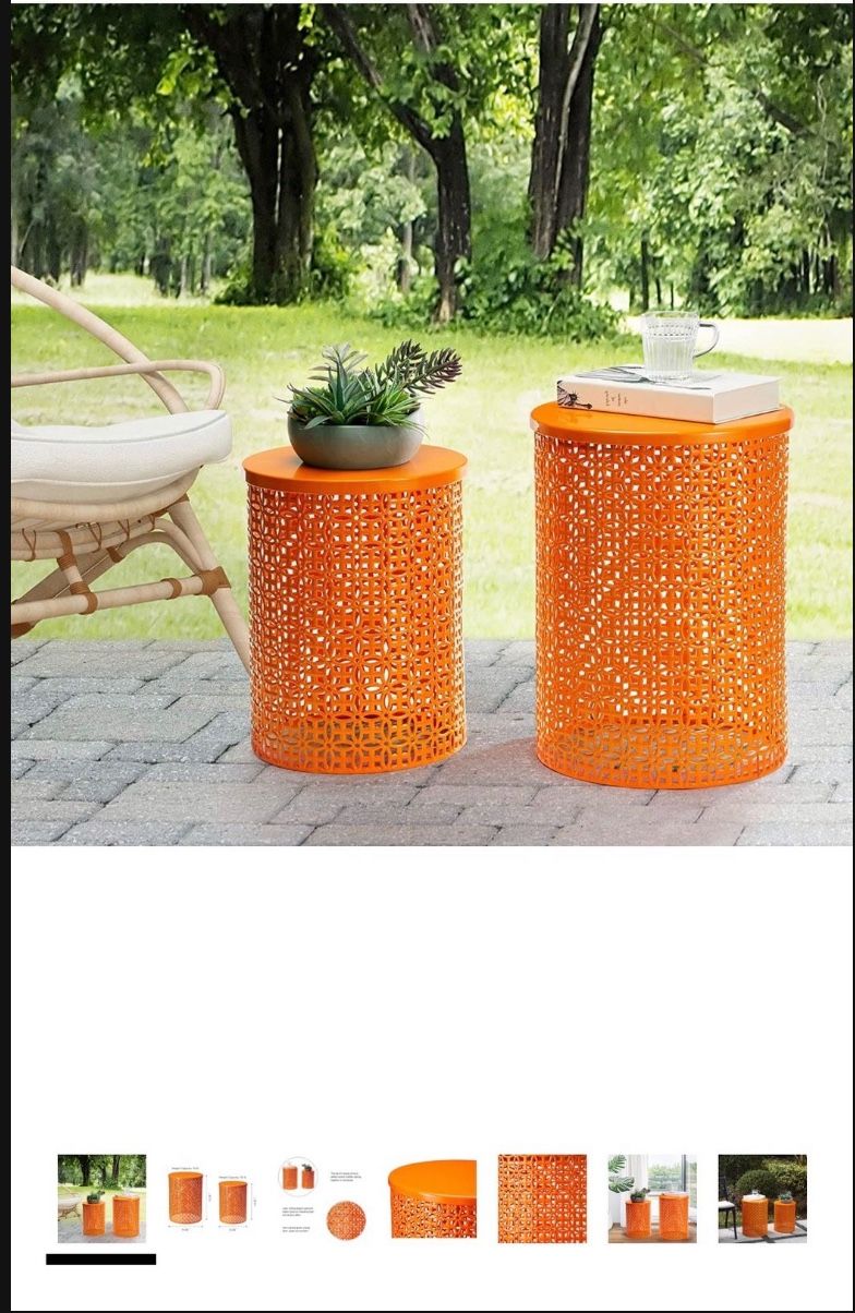 This set of 2 stools