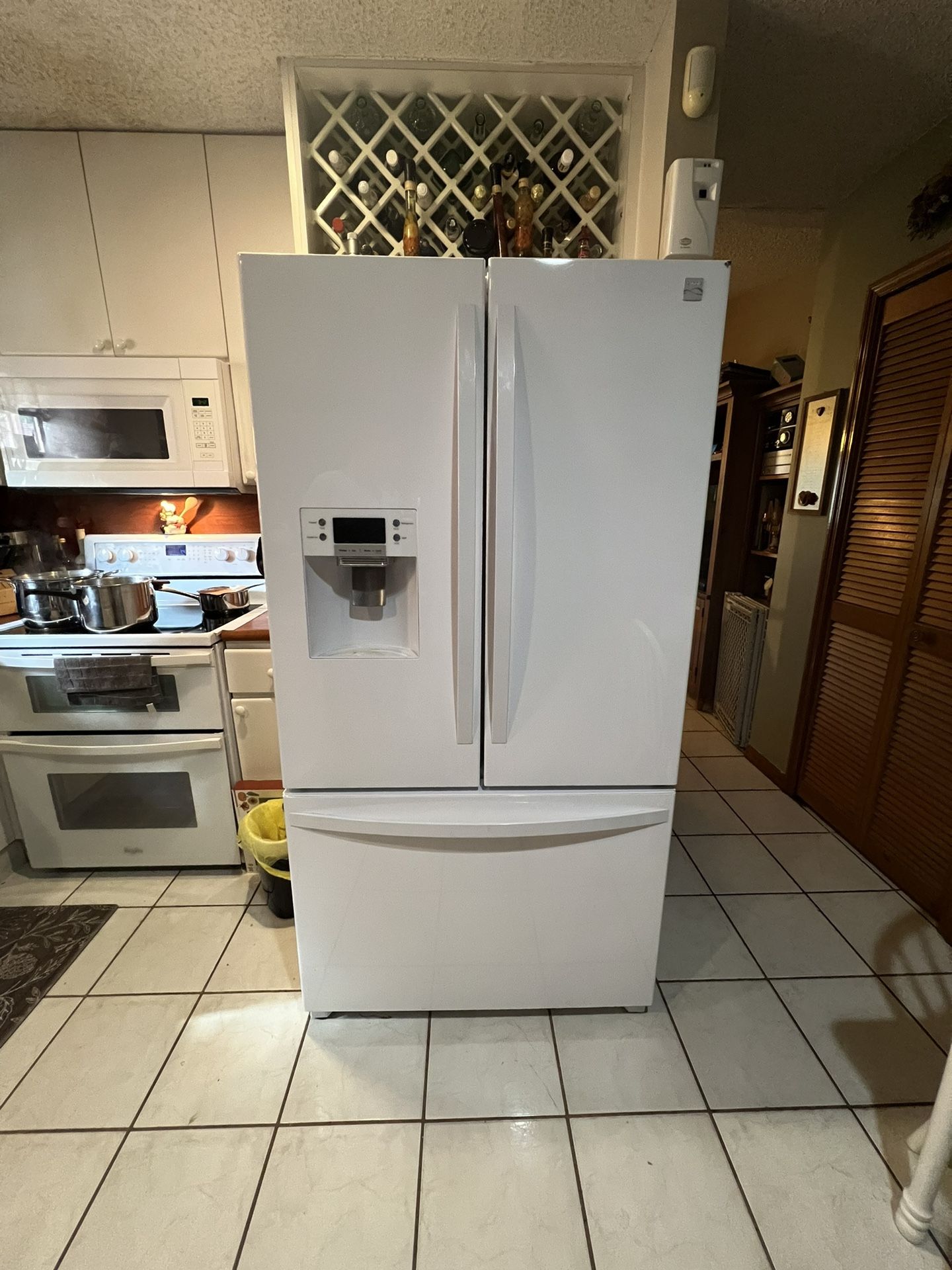 Kenmore French Door Refrigerator 36” NEEDS REPAIR