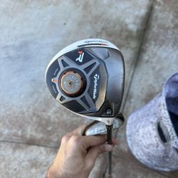 TAYLORMADE R1 DRIVER GREAT CONDITION WITH BRAND NEW GRIP
