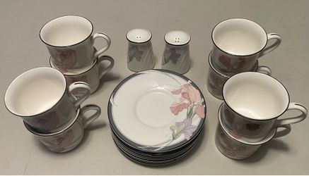 NORITAKE DISH SET & SHAKERS