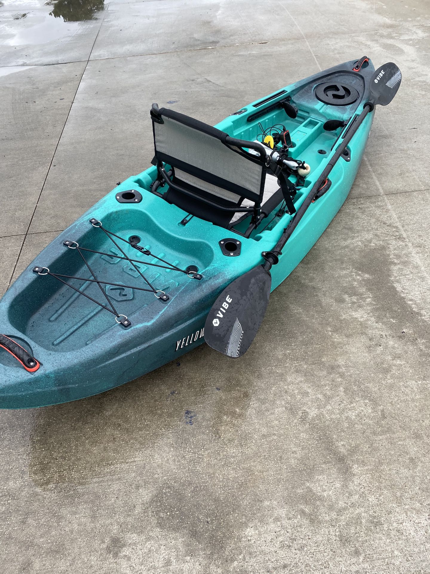 Vibe Yellowfin 100 Kayak!!! Includes Seat, Life Jacket, Fish Finder, Anchor!!! Only Used Once!!!