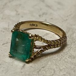 18kt Yellow Gold 2.54 CT Colombian Emerald And 1.1 CT Yellow Diamond Ring
