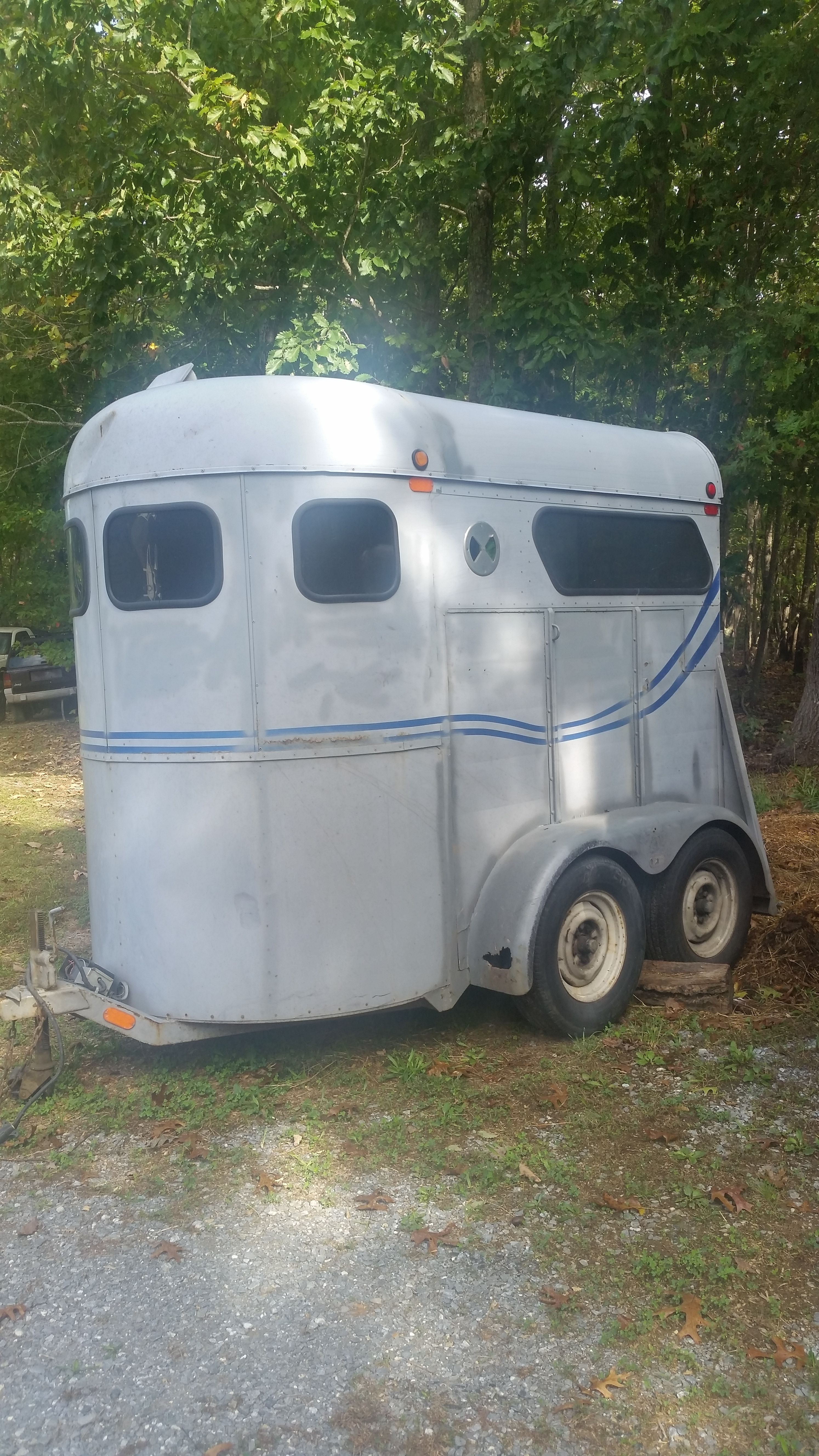 For sale 2 horse trailer w walk on ramp, windows all the way around. No title. Floor replaced 2 years ago. Has solid wood removable divider.