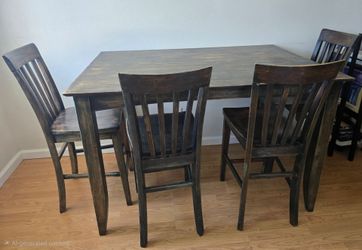 Dining Table & 4 Chairs