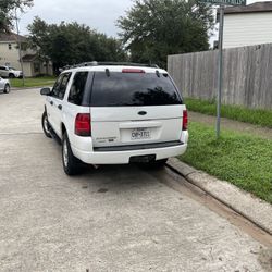 2004 Ford Explorer