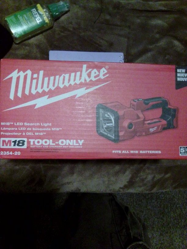 Milwaukee M18 Flood Light