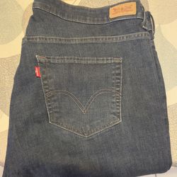 Women’s Levi’s jeans