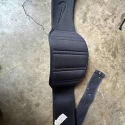 Nike weightlifting belt