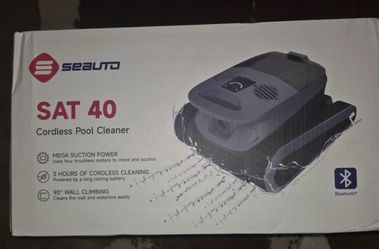 Cordless pool cleaner