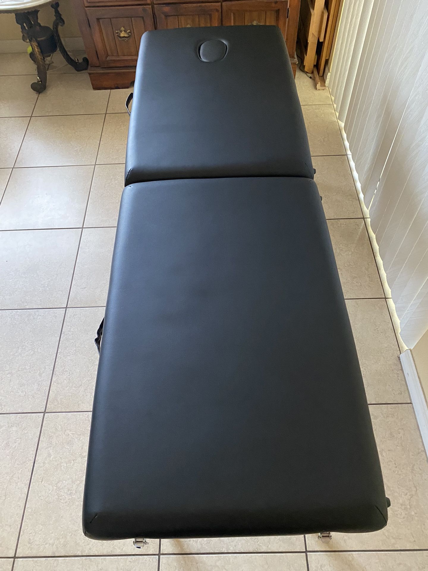 Massage Bed Table Adjustable Yahee Tach Excellent Condition  READ