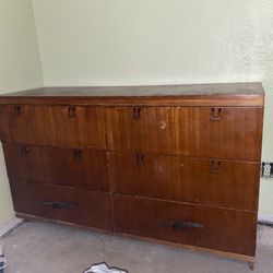 Dresser