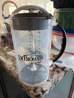 Mixing pitcher formula/ Breastmilk