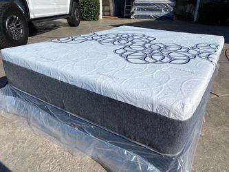 Cal King Bamboo Cool Gel Memory Foam!!