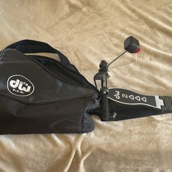 DW 2000 Kick Pedal And DW Pedal Bag