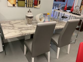 🚨🚨Beautiful 5Pc Dining Table With 4 Chairs Only $1099🚨🚨