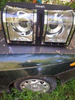 Dual speaker box