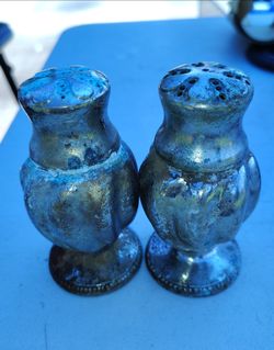 ANTIQUE SALT AND PEPPER SET