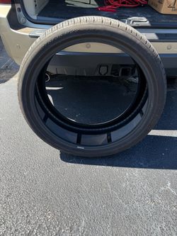 Pirelli tire 275/35R22