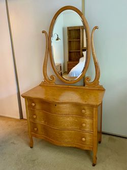 Vintage 3-Drawer Dresser with Ornate Oval Mirror – Beautiful Wood Finish