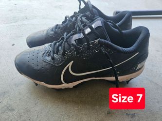 Baseball cleats