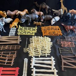Miniature Toy Farm Animal and Wild Animals with mixed fence pieces- Mixed Lot B 