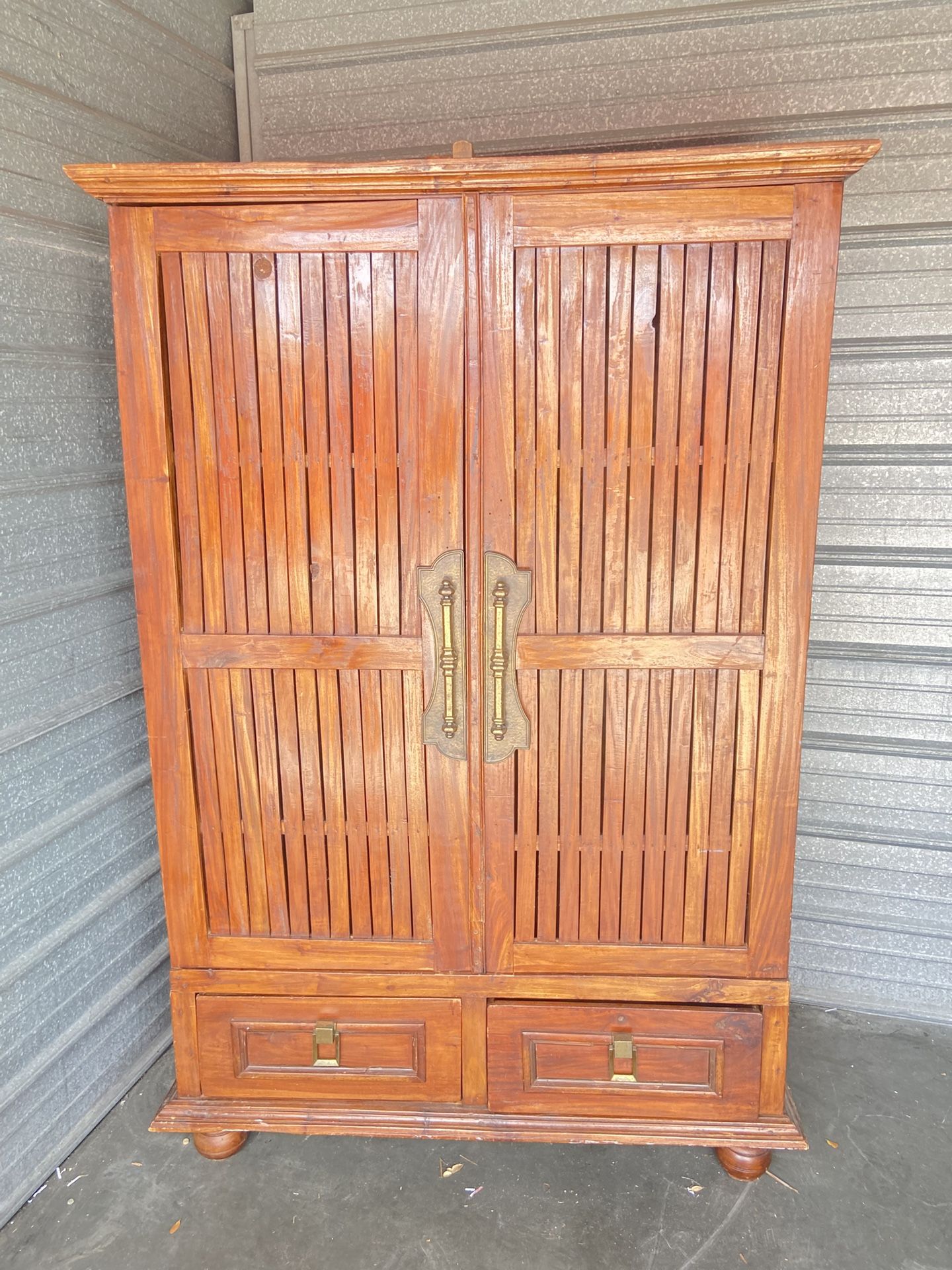 Armoire / Wardrobe