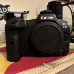 Canon R5 camera Body 