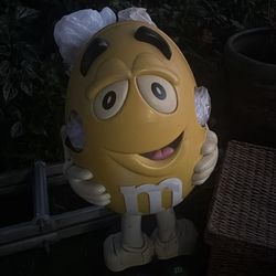 vintage collectible yelllow m&m