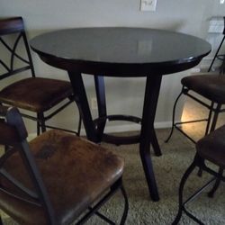 Round Table With  4 Chairs 