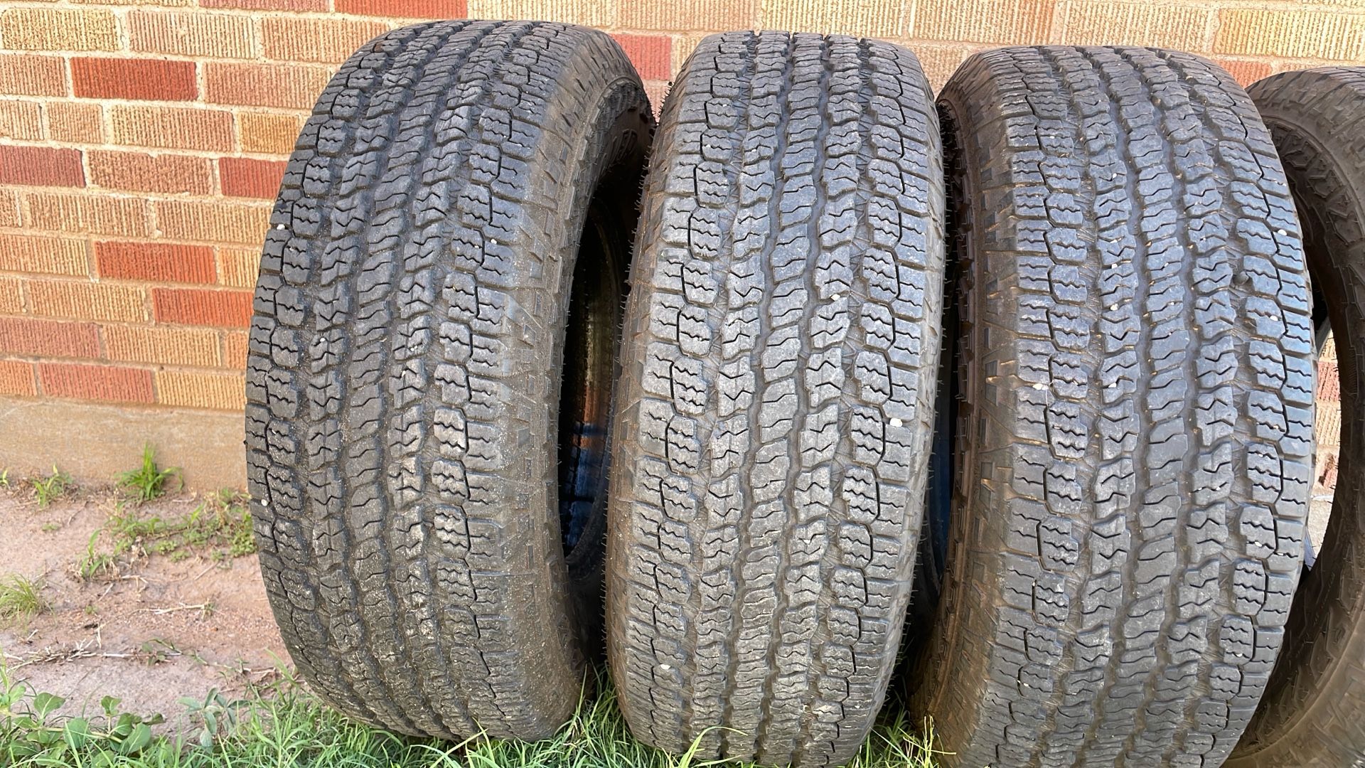 Good Year A/T 265/70R16