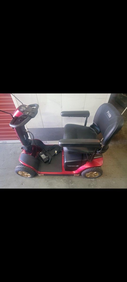 Mint Condition PRIDE Victory 4-Wheel Scooter