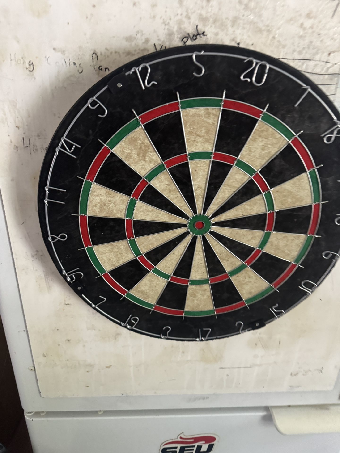 Standard Bristle Dartboard Round 18” Regulation Target Game Board - Pre-Owned