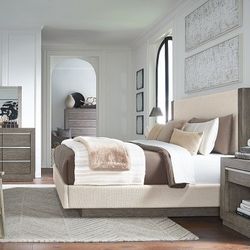 Anibecca Weathered Gray 7Pc.-Dresser Mirror Chest Queen Upholstered Bed
