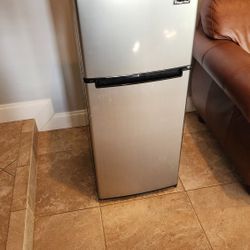 Mini Fridge Refrigerator Freezer