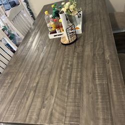 Must Have Base Access ! *large Farm House Table And 5 Chairs 