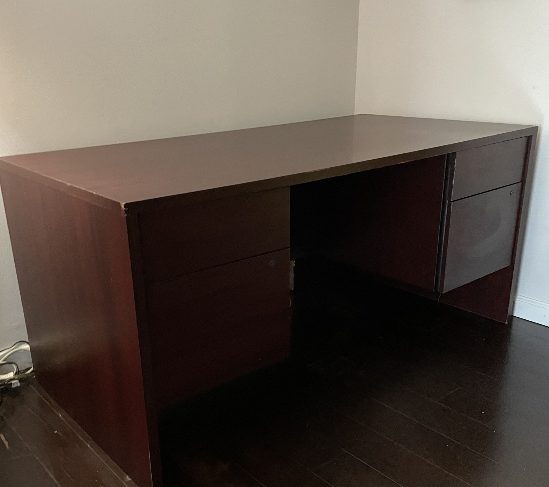 Office Desk For Sale $100.