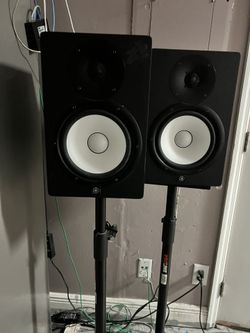 Yamaha Hs 8 Self Powered Monitor Speakers With Stand 