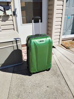 Sharper Image Luggage 31” Suitcase Hardtside lightweight 4 Wheel Rolling luggage Green