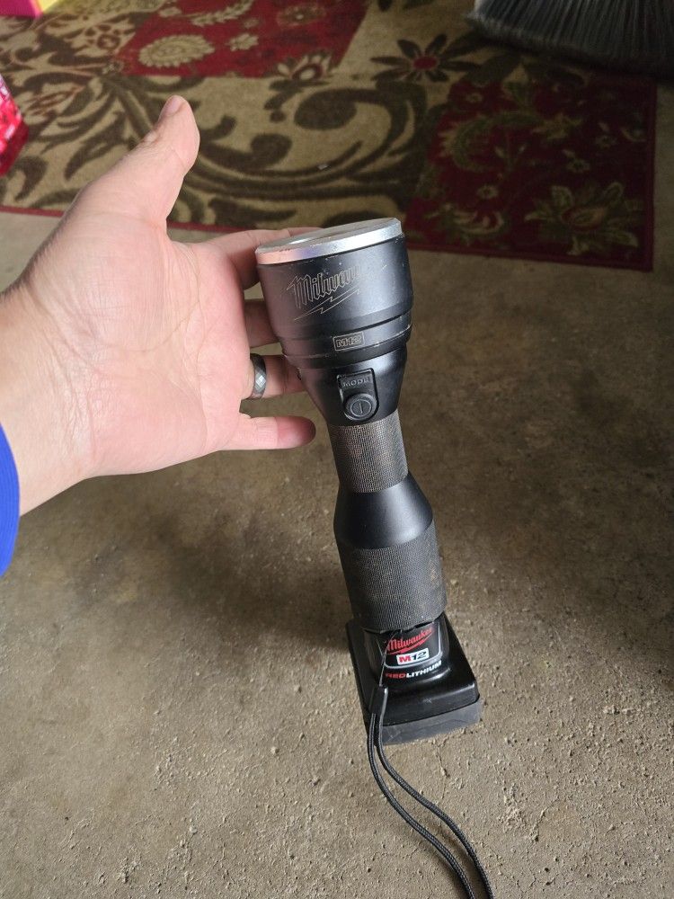 Milwaukee M12 Light 