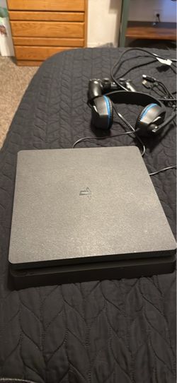Sony PlayStation 4 Slim Console