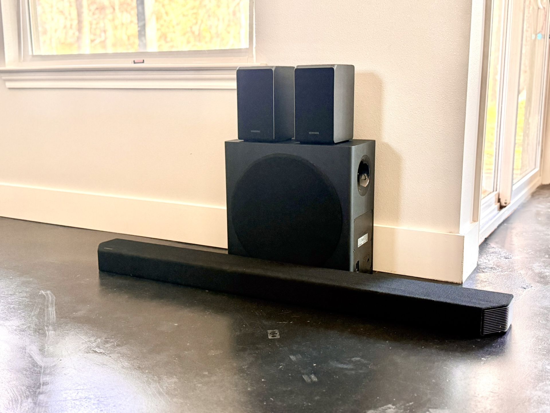 Samsung HW-Q950T 9.1.4Ch Atmos Sound Bar Surround Sound!