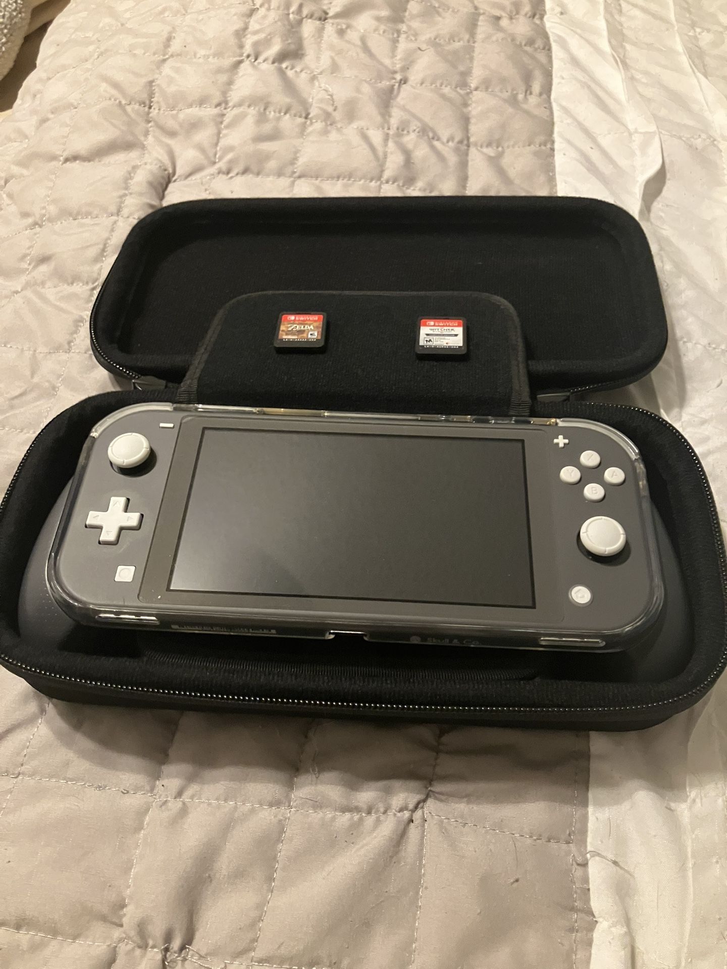 Switch Lite W/Skull and Co Case/Zelda/Witcher