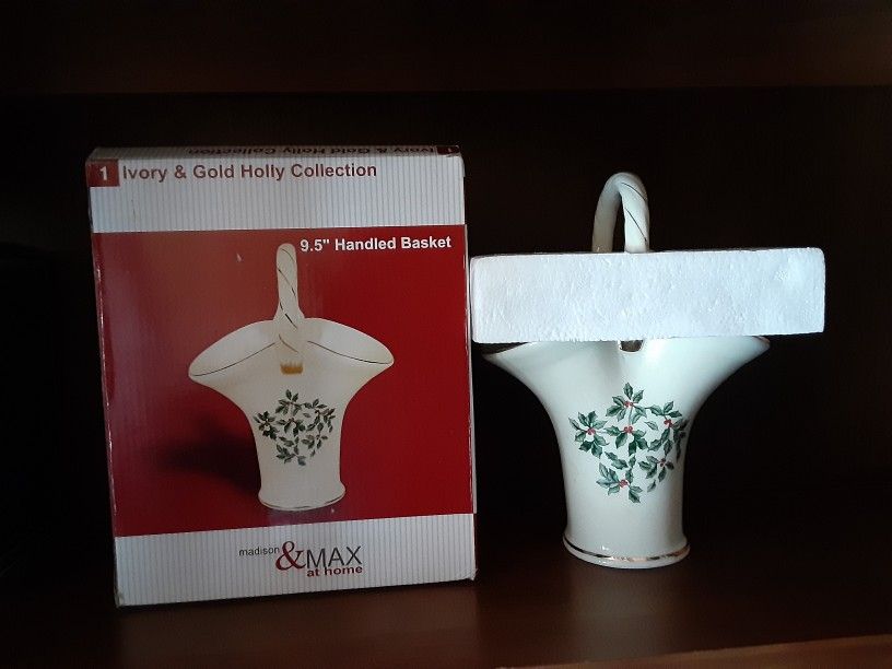 Ivory& gold ceramic Holly Collection In pristine Condition